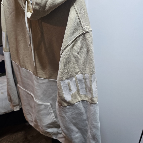 Cream puma pullover - Picture 2 of 3